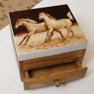 Pudełka szkatułka z końmi,konie biegnące,galop