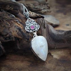 srebrny,wisior,z kamieniem księżycowym i rubinem - Naszyjniki - Biżuteria