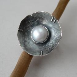 pierścionek regulowany,z perłą,srebro surowe - Pierścionki - Biżuteria