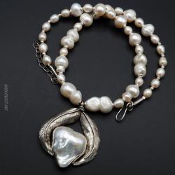 okazała kolia z perłą barokową na perłach - Naszyjniki - Biżuteria