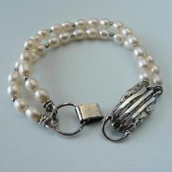 białe oliwki,surowe srebro,owalne perły - Bransoletki - Biżuteria