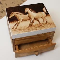 szkatułka z końmi,konie biegnące,galop - Pudełka - Wyposażenie wnętrz