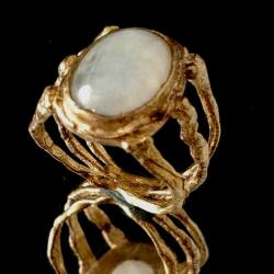 kamień księżycowy,brąz,złocisty pierścionek - Pierścionki - Biżuteria