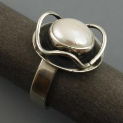 unikatowy srebrny pierścionek z perłą,awangardowy - Pierścionki - Biżuteria
