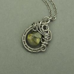 mały wisiorek,labradoryt,wire wrapping - Wisiory - Biżuteria