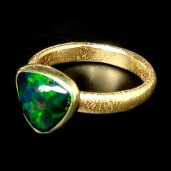 złoty pierścionek,czarny opal szlachetny - Pierścionki - Biżuteria