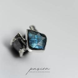 Szeroki srebrny pierścień z Labradorytem - Pierścionki - Biżuteria