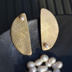 nowoczesne kolczyki,półkola,mosiądz,złocony,perła - Wisiory - Biżuteria