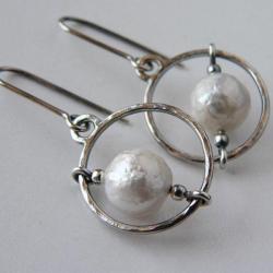kolczyki koła,z perłami,surowe srebro - Kolczyki - Biżuteria