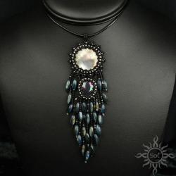 mroczny wisior z frędzlami,masa perłowa,czarny - Wisiory - Biżuteria