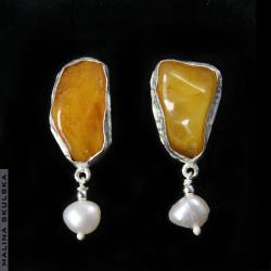 eleganckie surowe kolczyki,bursztyn,perła,unikaty - Kolczyki - Biżuteria