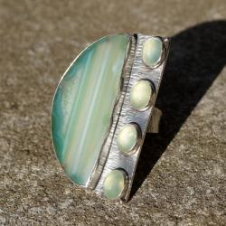 pierścionek z zielonymi kamieniami - Pierścionki - Biżuteria