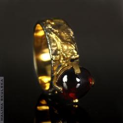 pierścionek granat,surowy,organiczny,pozłacany - Pierścionki - Biżuteria