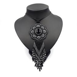 haft koralikowy,czarny wisiorek - Naszyjniki - Biżuteria