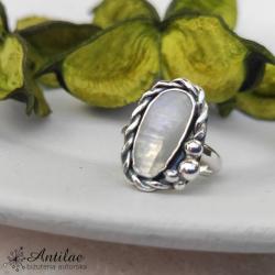 Elegancki pierścionek z kamieniem księżycowym - Pierścionki - Biżuteria