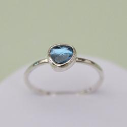 Omerta,pierścionek topaz london blue kolor - Pierścionki - Biżuteria