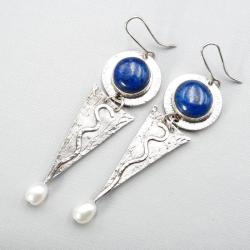 Kolczyki wiszące z lapis lazuli i perełką - Kolczyki - Biżuteria