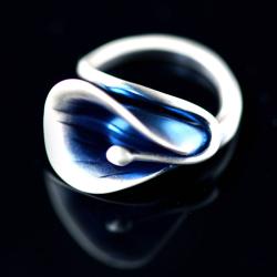 pierścionek w kształcie kwiatu kalii - Pierścionki - Biżuteria
