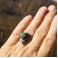 Pierścionki czarny opal w pierścionku