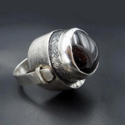 Srebrny pierścionek z granatem - Pierścionki - Biżuteria