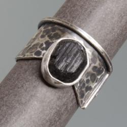 srebrny pierścionek z czarnym turmalinem - Pierścionki - Biżuteria