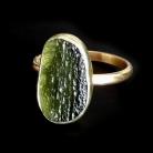 Pierścionki ekskluzywny złoty pierścionek z mołdawitem