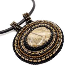 wisiorek z opalem dendrytowym,haft koralikowy - Naszyjniki - Biżuteria