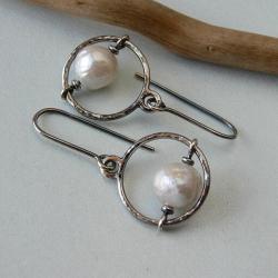 kolczyki koła,z perłą,srebro kute - Kolczyki - Biżuteria