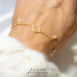 złocona bransoletka z księżycem,perłami - Bransoletki - Biżuteria