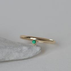 minimalizm,złoty pierścionek z zielonym onyksem - Pierścionki - Biżuteria