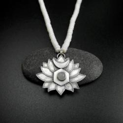 kwiat lotosu,wisiorek,lotos,srebrna biżuteria, - Naszyjniki - Biżuteria
