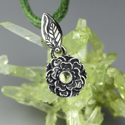 kwiatuszek,zielony kwiat,srebrny kwiatek,liść - Wisiory - Biżuteria