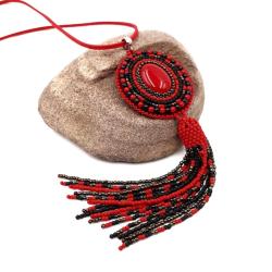 czerwony wisior,z chwostem,haft koralikowy - Wisiory - Biżuteria