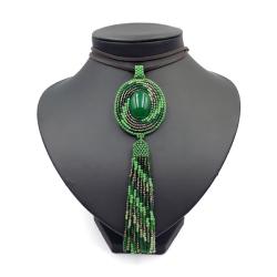 zielony wisiorek z chwostem,haft koralikowy - Wisiory - Biżuteria