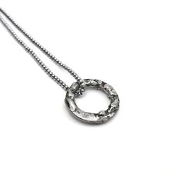 srebrny wisior w stylu rockowym z hematytem - Naszyjniki - Biżuteria