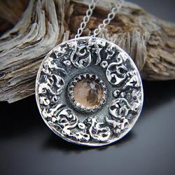 srebrny wisior,z kwarcem dymnym,okrągły,mroczny - Naszyjniki - Biżuteria