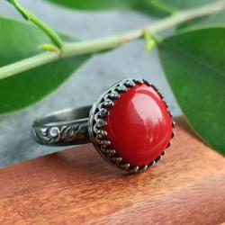 Uroczy pierścionek z czerwonym koralem,r. 12,5 - Pierścionki - Biżuteria