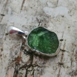 srebrny wisiorek z mołdawitem zieleń,butelkowy - Wisiory - Biżuteria