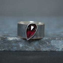 surowy pierścień z granatem,pierścionek,wyrazisty - Pierścionki - Biżuteria