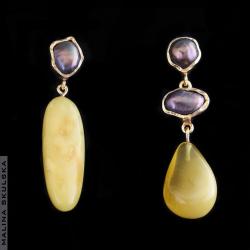 perła,bursztyn,asymetryczne kolczyki pozłacane - Kolczyki - Biżuteria