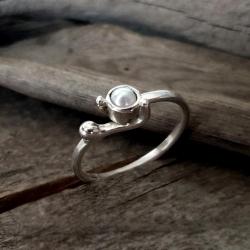 pierścionek srebrny,perła słodkowodna,delikatny - Pierścionki - Biżuteria