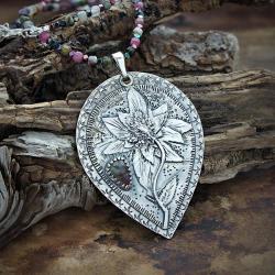 artystyczny srebrny wisior z kwiatem i turmalinem - Naszyjniki - Biżuteria