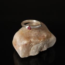 surowy,pierścionek,pierscionek z surowym rubinem - Pierścionki - Biżuteria
