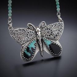 srebrny motyl,wisior ze skamieniałym drewnem - Naszyjniki - Biżuteria