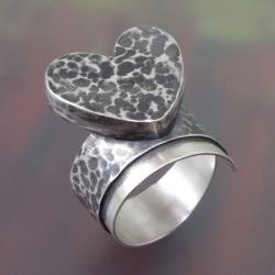 srebrny pierścionek surowe serce,unikatowy - Pierścionki - Biżuteria