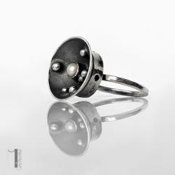 pierścionek srebrny,perła słodkowodna,awangardow - Pierścionki - Biżuteria
