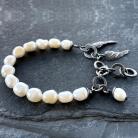 Bransoletki Artystyczna bransoletka z białymi perłami