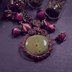 wisior z ceramiką,oliwkowa zieleń - Wisiory - Biżuteria