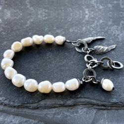 Artystyczna bransoletka z białymi perłami - Bransoletki - Biżuteria