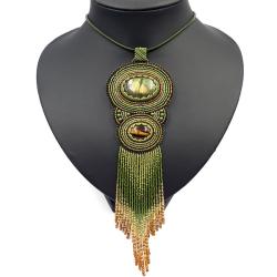 zielony naszyjnik z labradorytem,haft koralikowy - Naszyjniki - Biżuteria